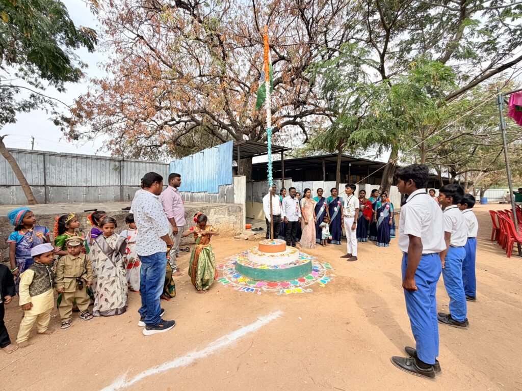 రెయిన్బో ఇంగ్లీష్ మీడియం హై స్కూల్‌లో ఘనంగా 77వ గణతంత్ర దినోత్సవ వేడుకలు