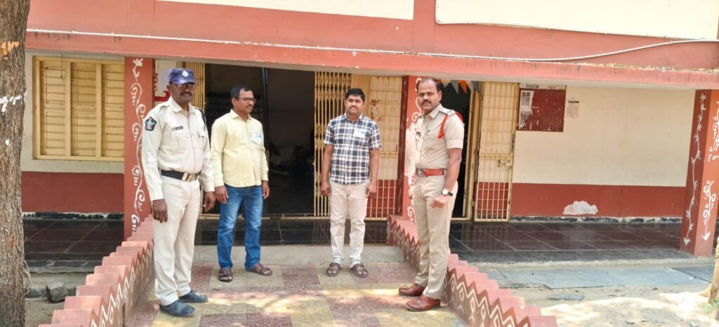 పదో తరగతి పరీక్ష కేంద్రాల వద్ద పటిష్ట పోలీసు బందోబస్తు