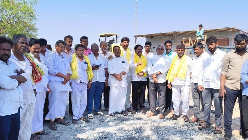 వైకుంఠం జ్యోతి చొరవతో చరిత్రాత్మక ముందడుగు… హోళగుంద–డనాపురం రోడ్డు పనులకు శ్రీకారం