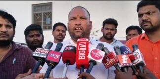 ఎక్సైజ్ అధికారి లంచం డిమాండ్ చేశారని వైన్షాపు నిర్వాహకుడి ఆరోపణ